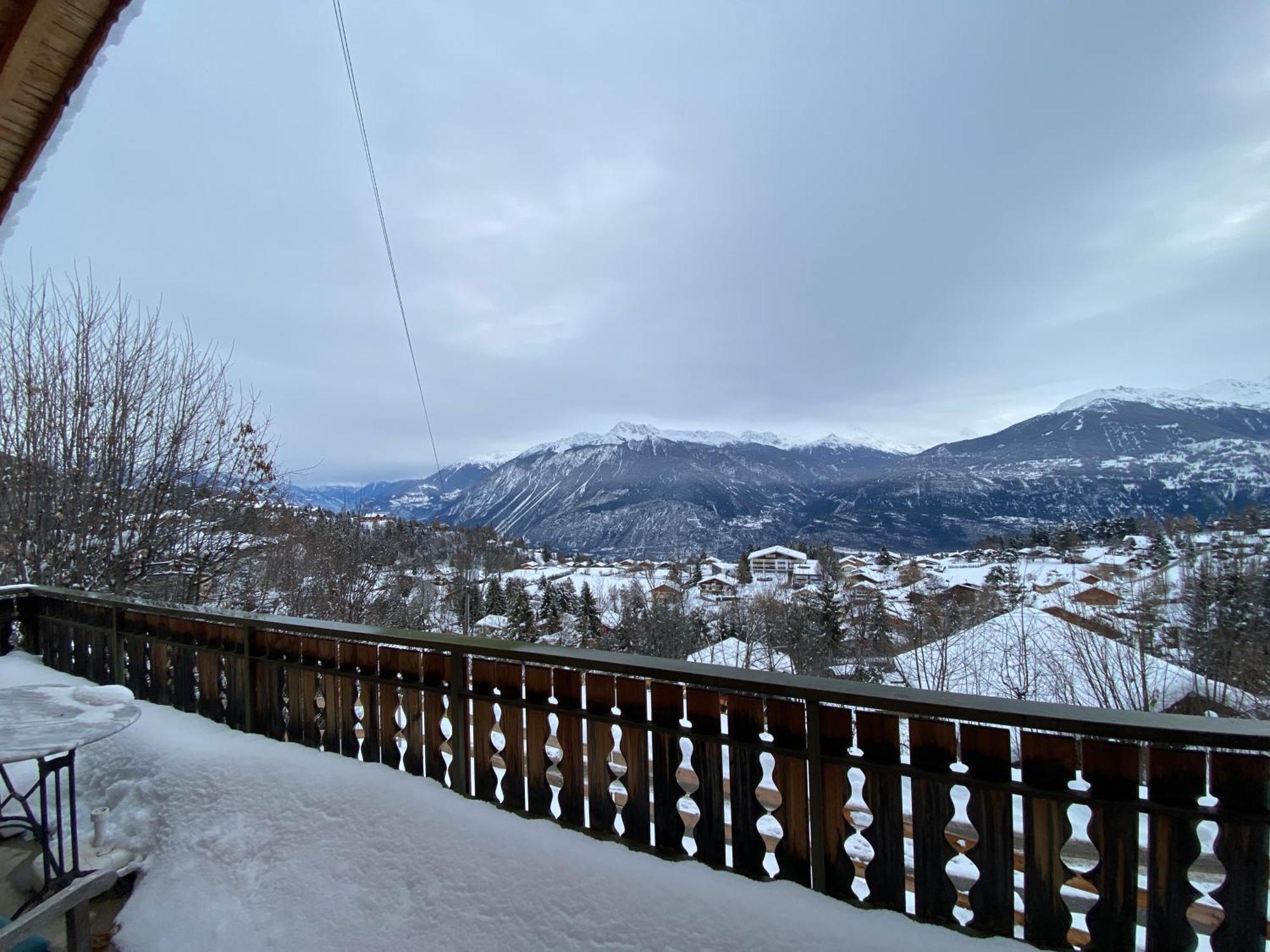 Appartement Chalet Tyl, vue imprenable sur les Alpes Valaisannes à Crans-Montana Extérieur photo