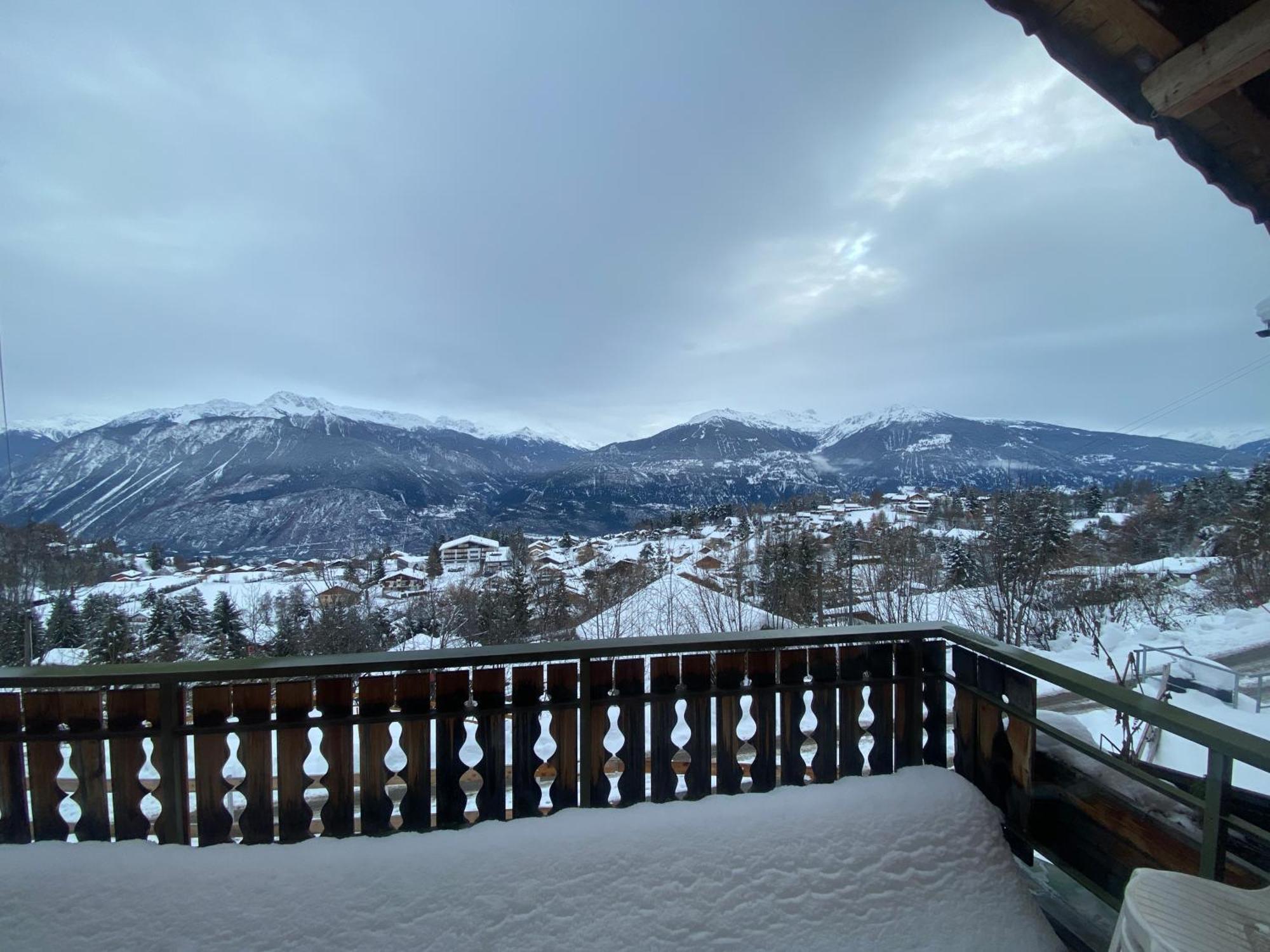 Appartement Chalet Tyl, vue imprenable sur les Alpes Valaisannes à Crans-Montana Extérieur photo