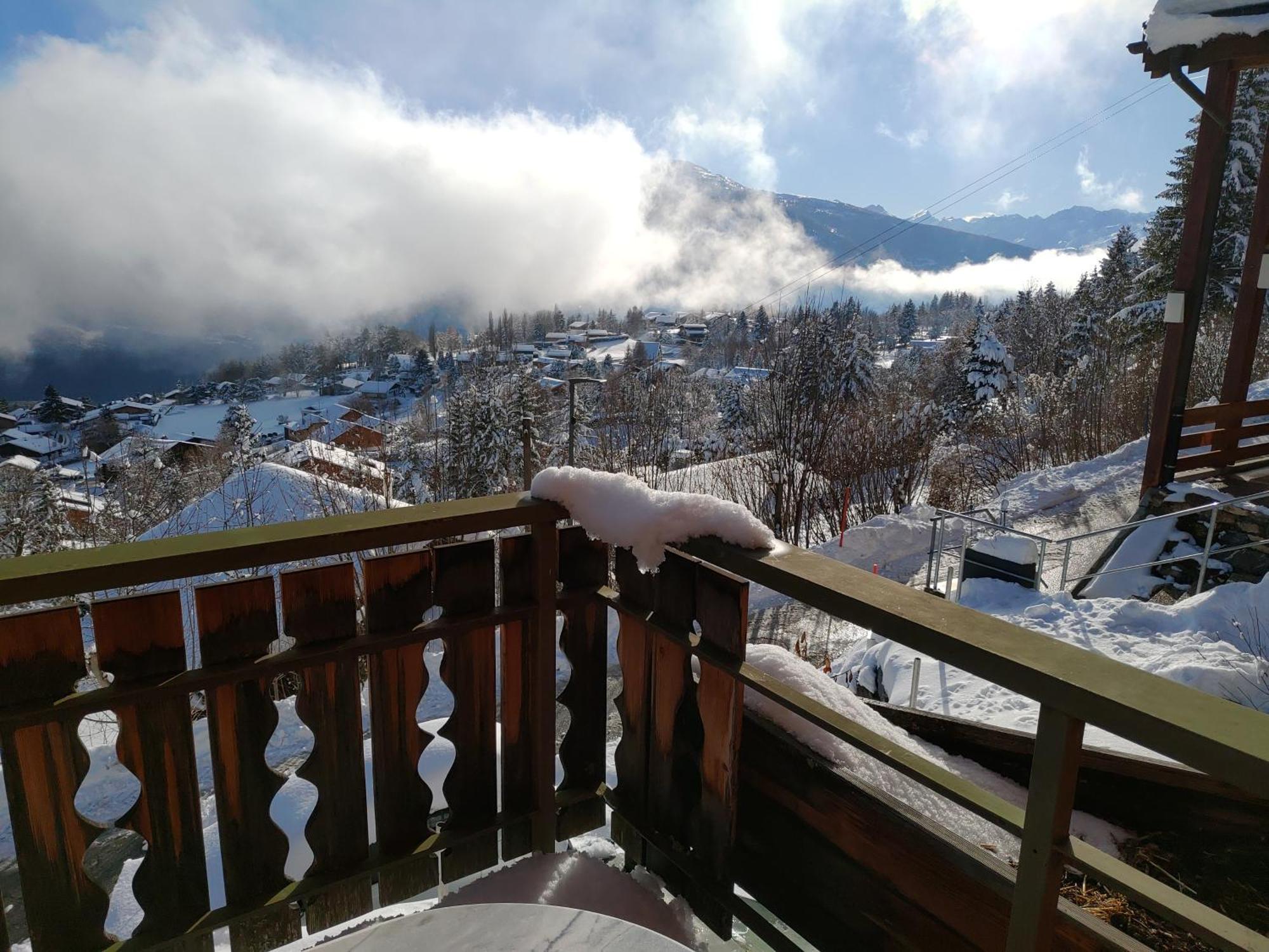 Appartement Chalet Tyl, vue imprenable sur les Alpes Valaisannes à Crans-Montana Extérieur photo