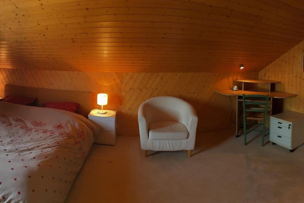 Appartement Chalet Tyl, vue imprenable sur les Alpes Valaisannes à Crans-Montana Chambre photo