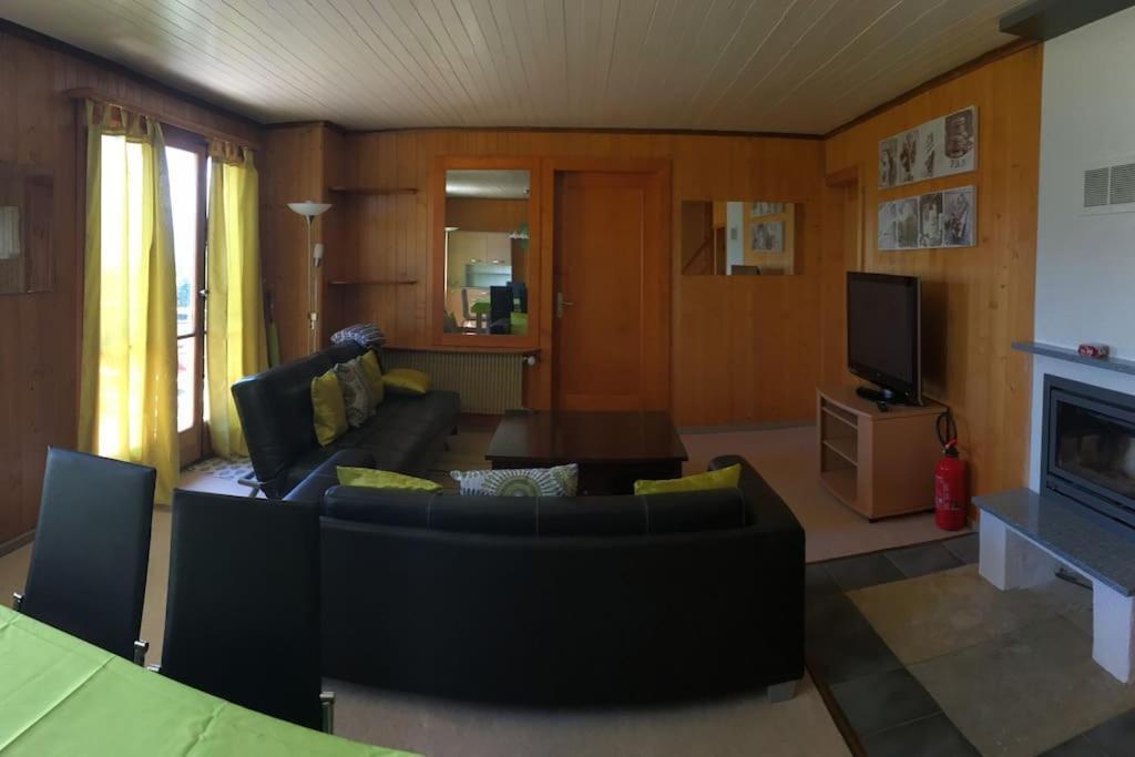 Appartement Chalet Tyl, vue imprenable sur les Alpes Valaisannes à Crans-Montana Chambre photo