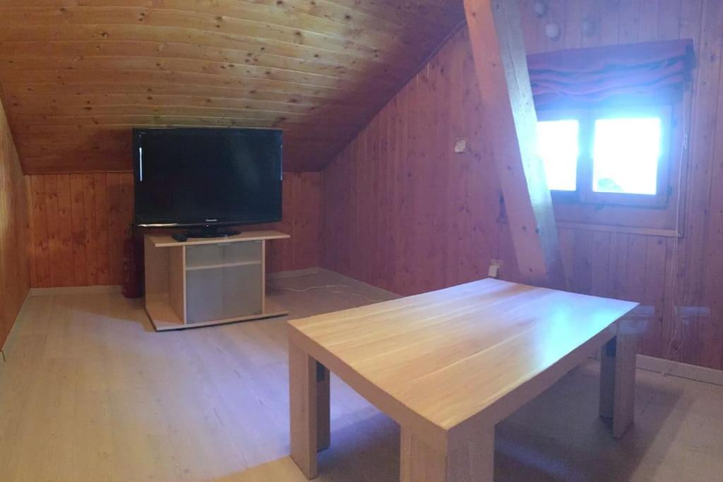 Appartement Chalet Tyl, vue imprenable sur les Alpes Valaisannes à Crans-Montana Chambre photo